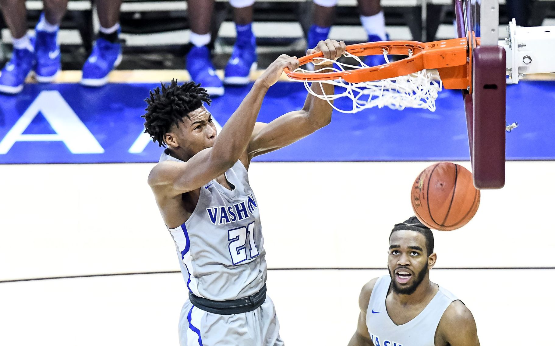 Vashon 70, Charleston 47